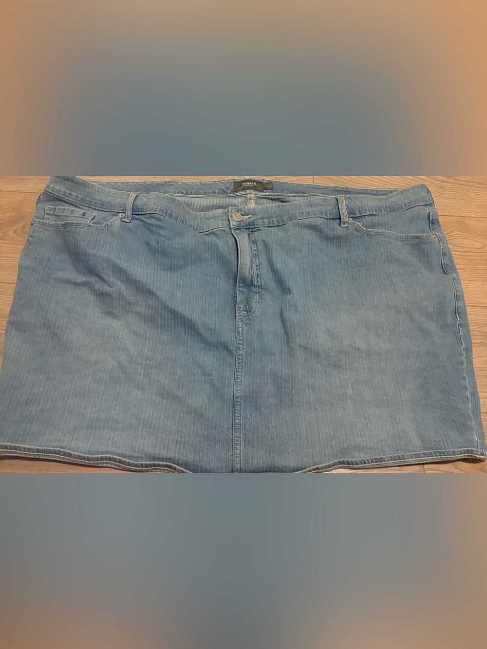 torrid Light Wash Relaxed Fit Plus Size Women’s Denim Jean Skirt Size 30 waist
